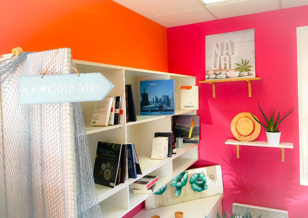 La bibliothèque du bureau de vente