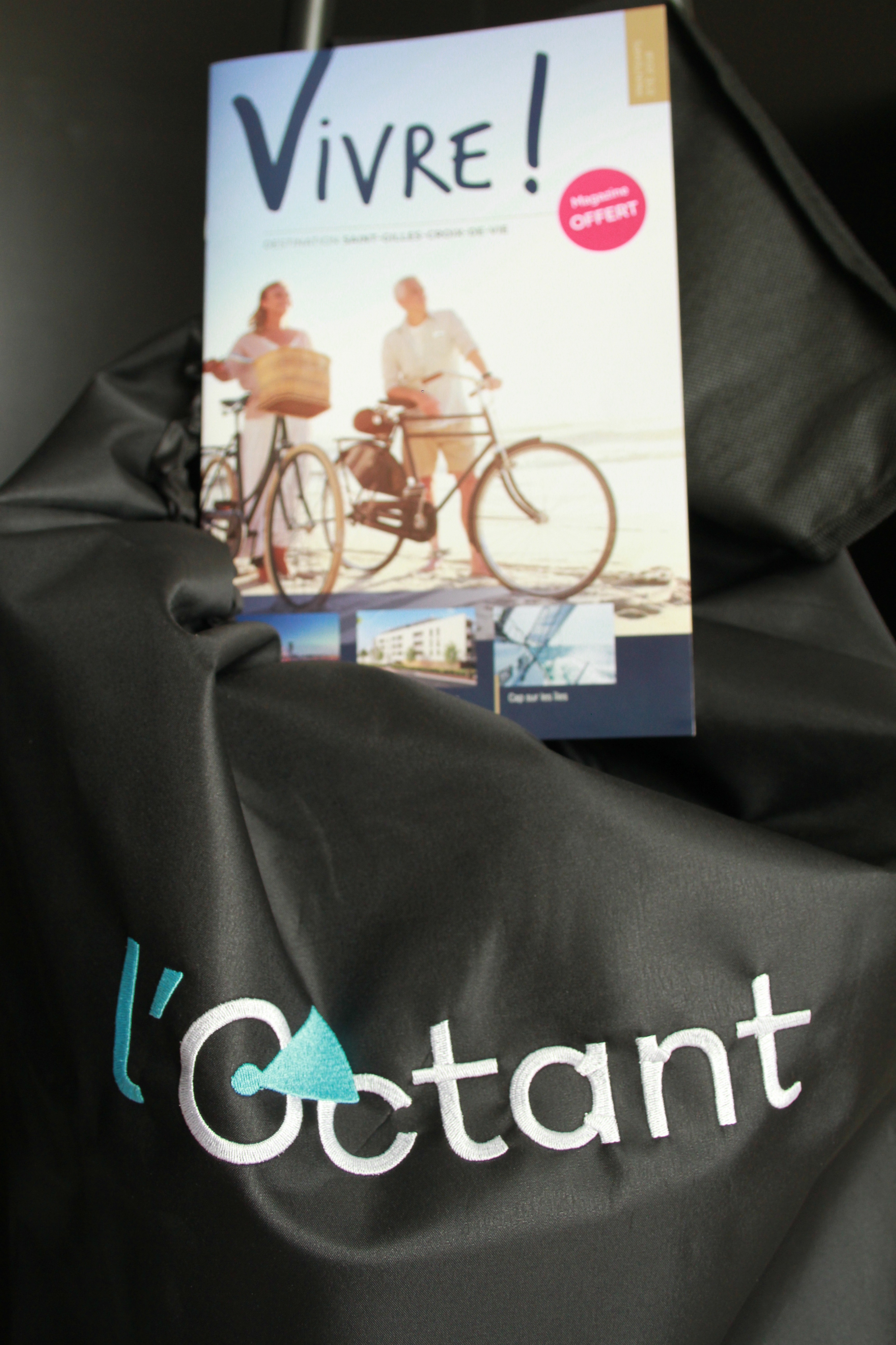Chariot de courses et magazine L'Octant