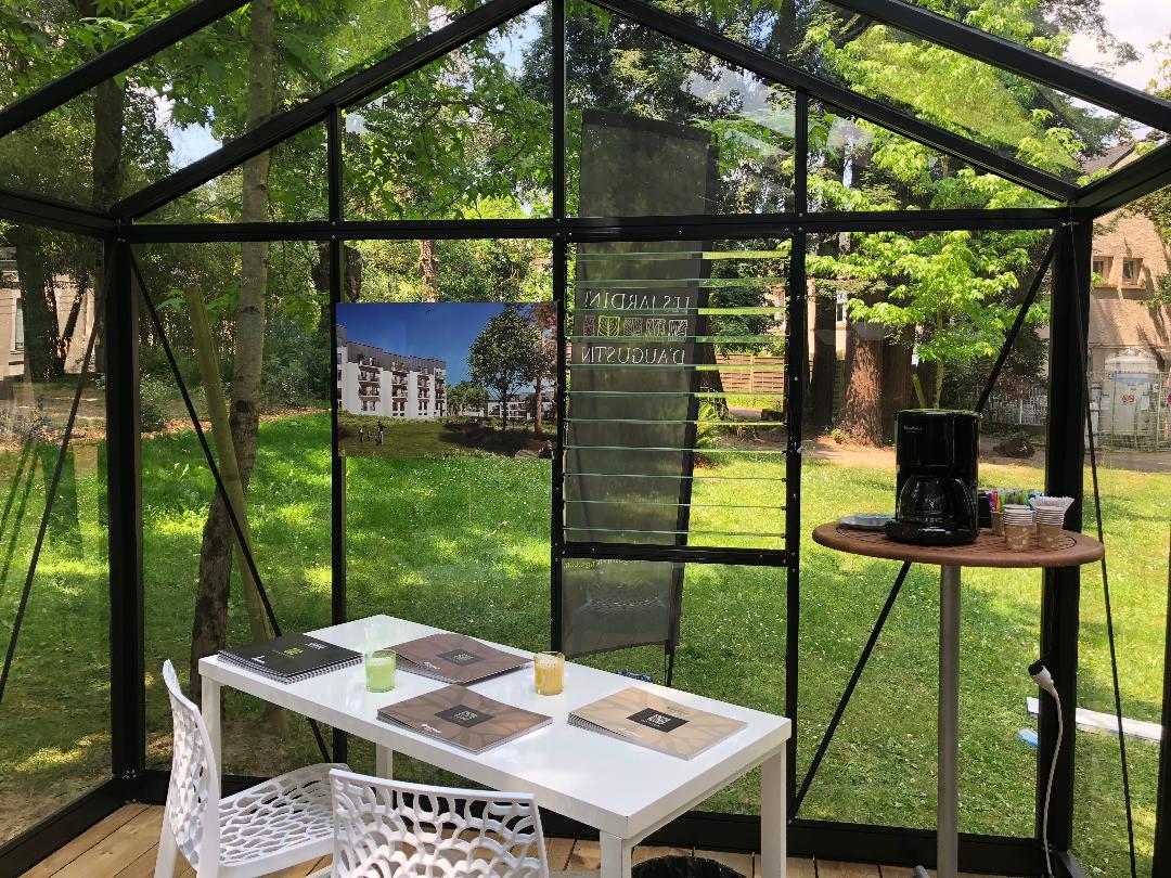 Bureau de vente avec vue